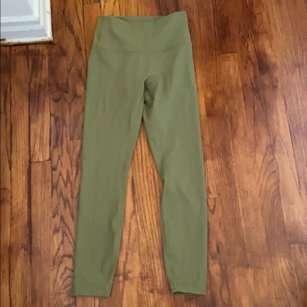 Wunder under 25’ lululemon leggings!!!